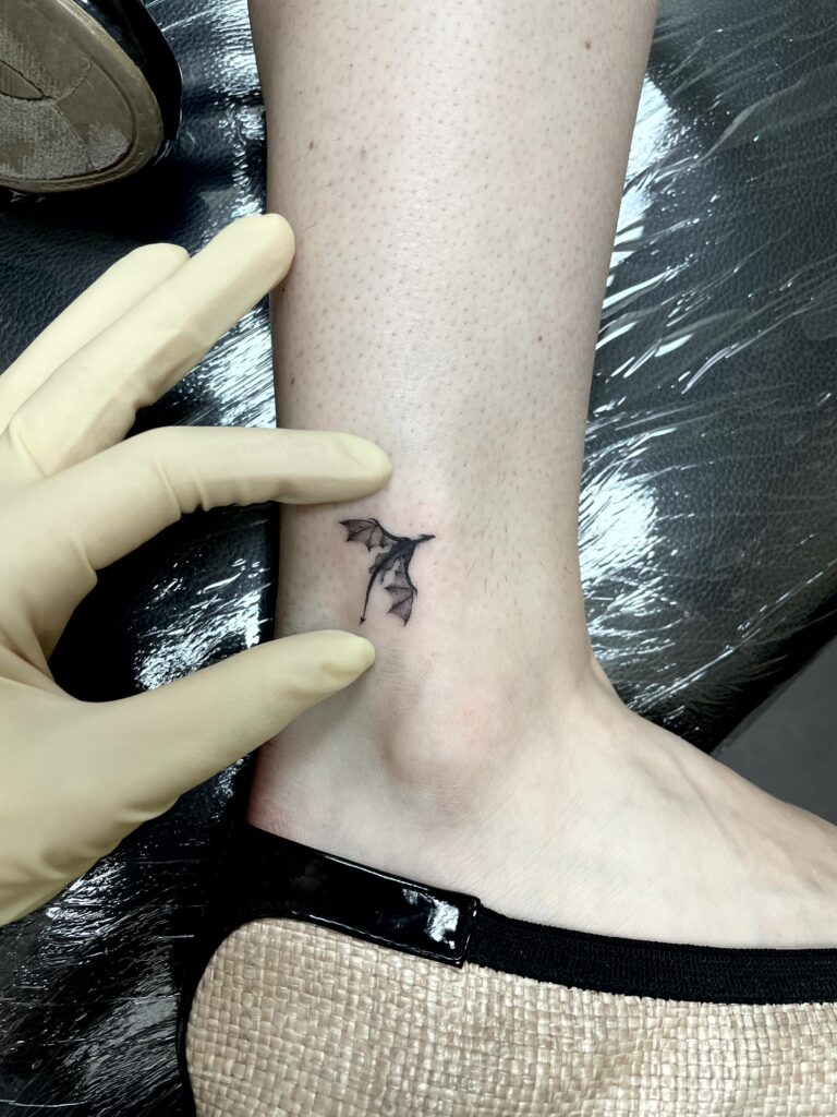 Allyssa-Bollmann- Micro Dragon -Tattoos Allyssa-Bollmann- Micro Dragon -Tattoos